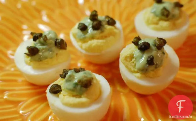 Ovos Cozidos Com Manjericão Aioli E Alcaparras Crocantes