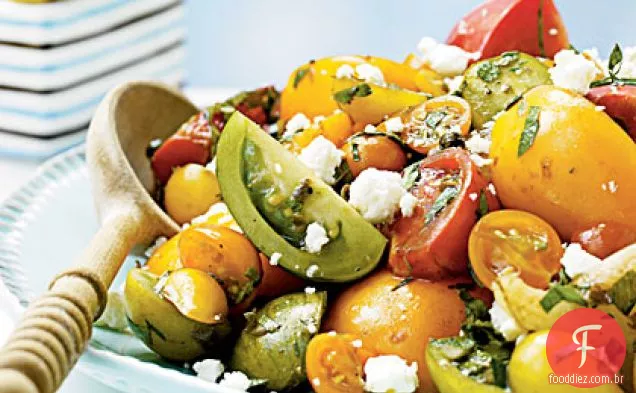 Salada de tomate com ervas e alcaparras