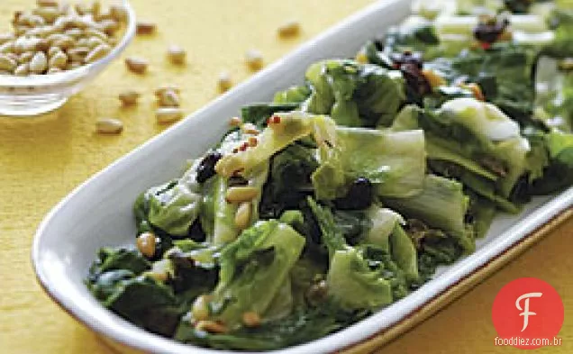 Escarola Salteada Com Passas, Pinhões E Alcaparras