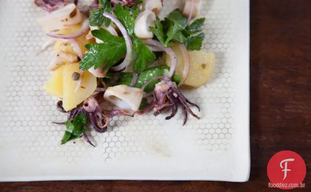 Salada De Lula Grelhada Com Limão, Alcaparras E Salsa