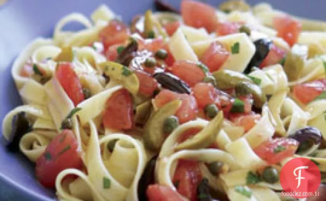 Fettuccine Com Tomates, Alcaparras E Azeitonas