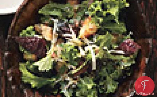 Salada De Mostarda Crua Com Gruyère E Croutons De Anchova