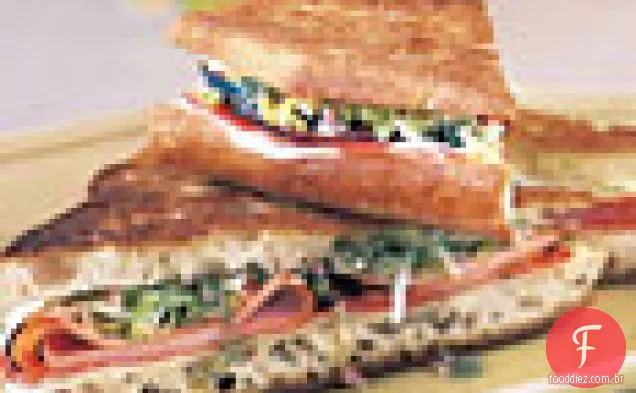 Presunto grelhado, queijo e salame com sabor a alcaparras