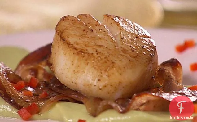 Vieiras assadas com Pancetta sobre abacate e Wasabi