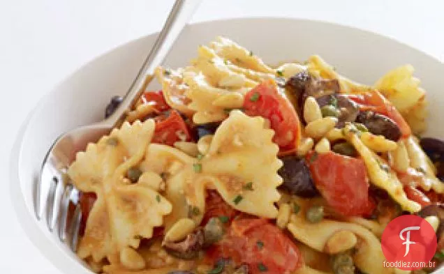 Macarrão Com Azeitonas Kalamata E Molho De Tomate Cereja Assado