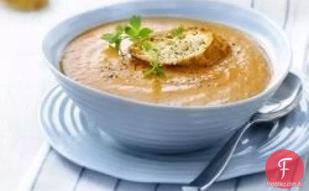 Cebola doce assada e sopa de tomate com Crouton de queijo