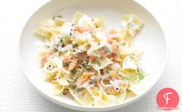 Farfalle Macarrão Com Salmão Defumado E Cream Cheese