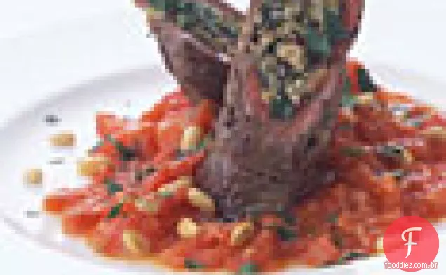 Rolinhos de carne com parmesão, pinhões, azeitonas e alcaparras
