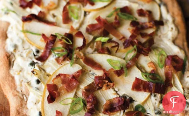 Pizza De Crosta De Espelta Com Erva-Doce, Prosciutto E Maçãs