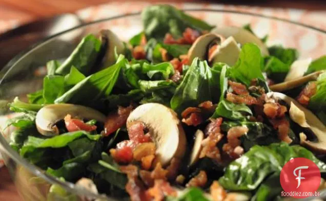 Salada de espinafre com molho de alho