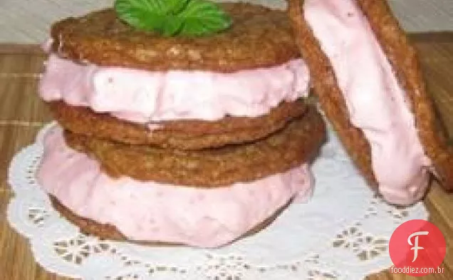 Frozen Strawberry Cheesecake Sandwich Cookies