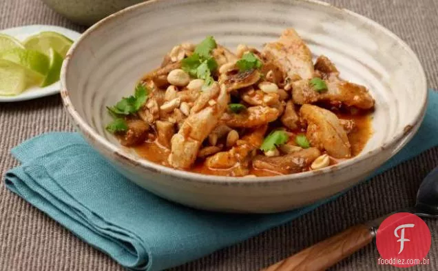 Frango com Curry vermelho picante e arroz