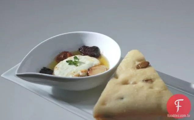 Santa Barbara Olive Focaccia com queijo de cabra assado