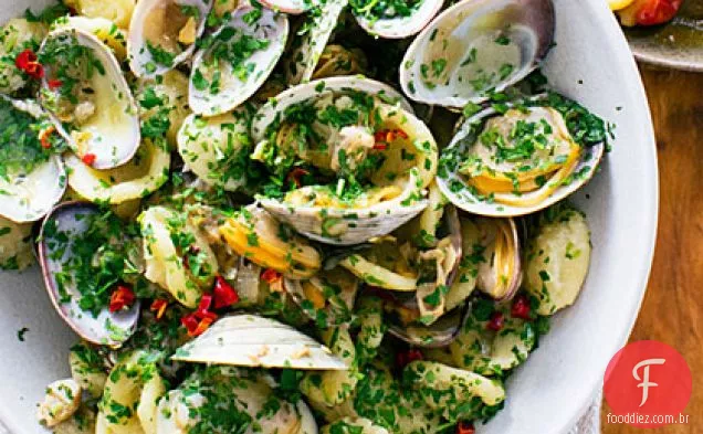 Orecchiette com amêijoas, Chiles e salsa