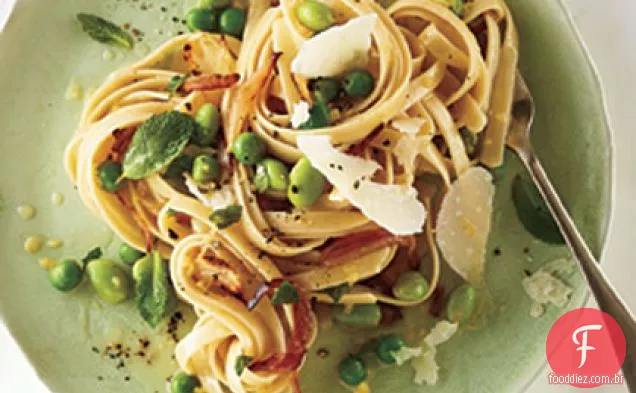 Fettuccine com Edamame, hortelã e Pecorino
