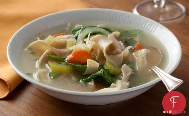 Sopa de frango e vegetais italiana saudável