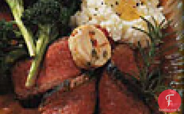 Bifes de Costela com queijo de cabra, alcaparras e manteiga de tomate seca ao sol
