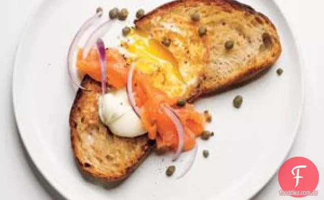 Ovo Em Um Buraco Com Receita De Salmão Defumado