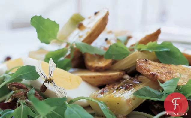 Salada de alho-poró e batata assada