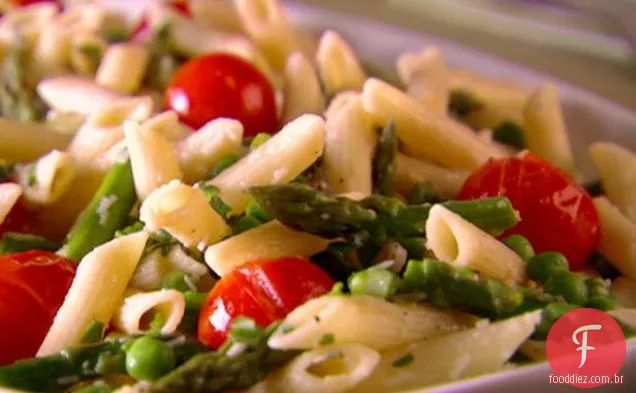 Penne com aspargos e tomates cereja (primavera)
