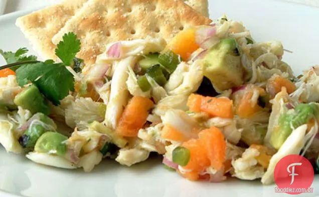 Salada de caranguejo de mamão e abacate