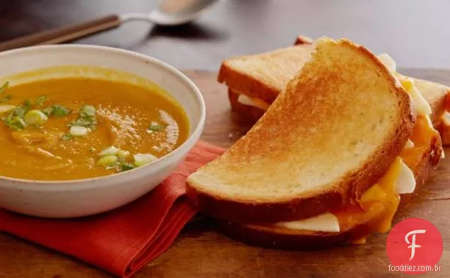 Sopa de abóbora com curry com maçã e Cheddar derrete