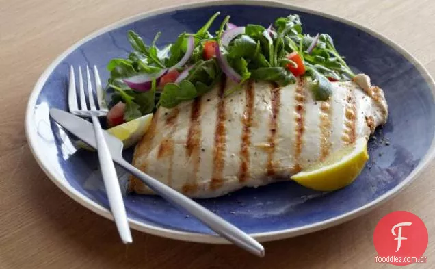 Paillard de Frango grelhado com Limão e Pimenta-do-reino e Rúcula-Salada de Tomate