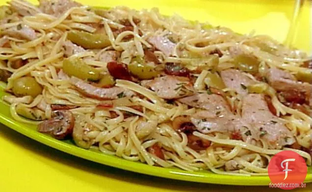 Escaloppini de vitela com vinho, cogumelo e Azeitona Verde