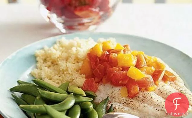 Pargo assado com molho de tomate e laranja
