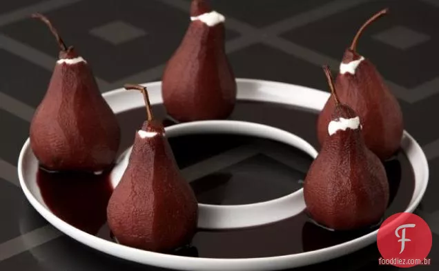 Vinho tinto peras escalfadas com recheio de Mascarpone