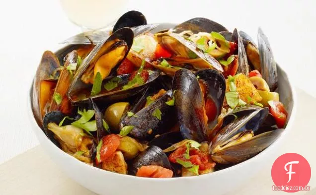 Mexilhões com batatas e azeitonas