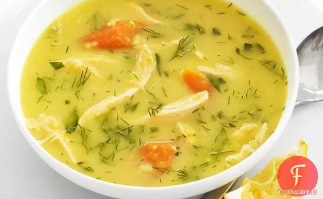 Sopa de frango e arroz com curry