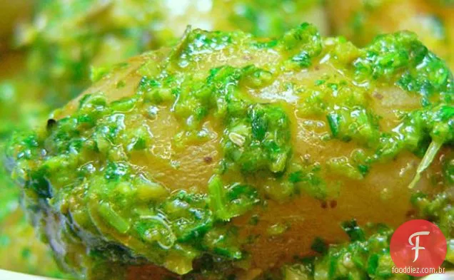 Batatas Novas Com Salsa Verde