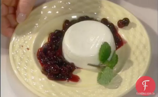 Iogurte Panna Cotta com compota de mirtilo