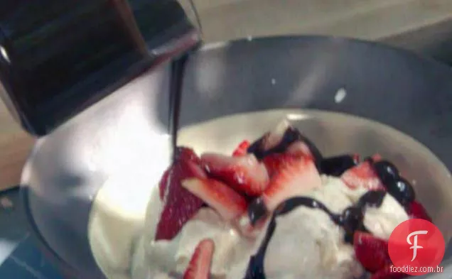 Gelato ou Sorbetto em biscoitos Pizzelle Sundaes