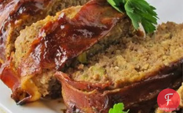Bolo de carne embrulhado em bacon para churrasco