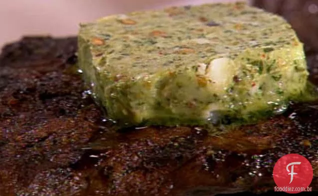 Bife de ferro plano grelhado com Manteiga De Pistache Pesto