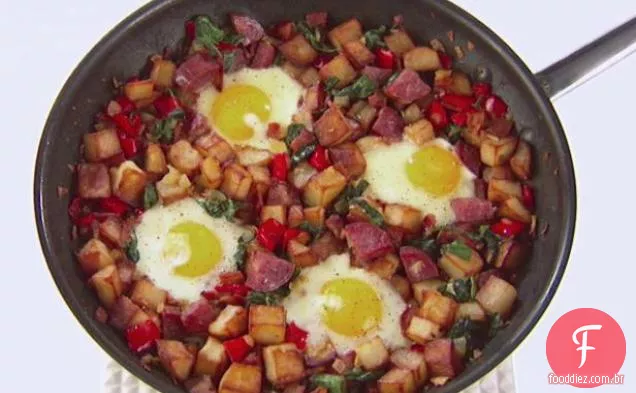 Salame, bacon e espinafre Hash
