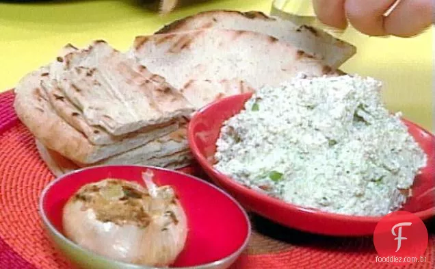 Alho assado, Feta e molho de nozes, pão torrado