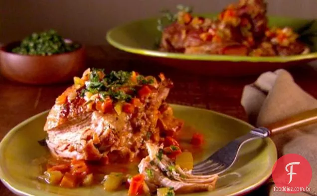 Peru Osso Buco com salsa e alecrim Gremolata