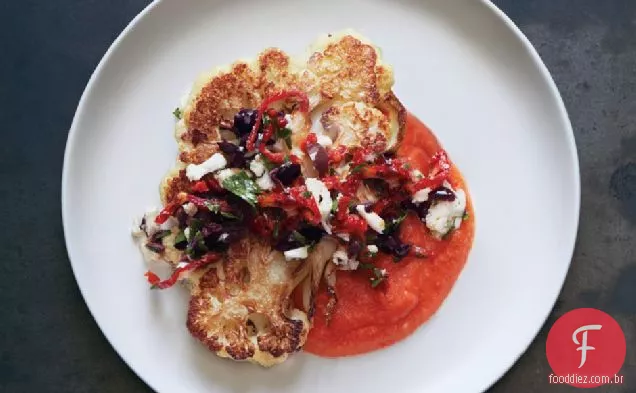 Bifes De Couve-Flor Com Sabor De Azeitona E Molho De Tomate