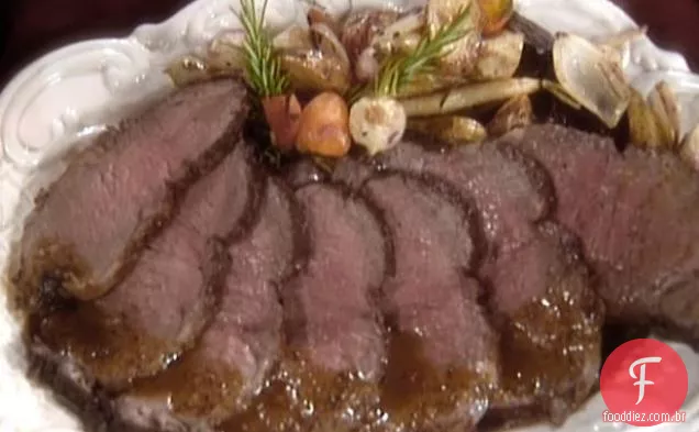 Bife de tira assado de Nova York com molho de mostarda de Vinho do Porto