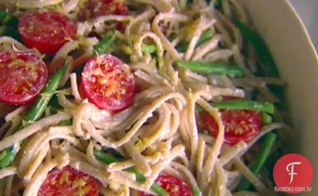 Linguine de trigo integral com feijão verde, Ricota e limão