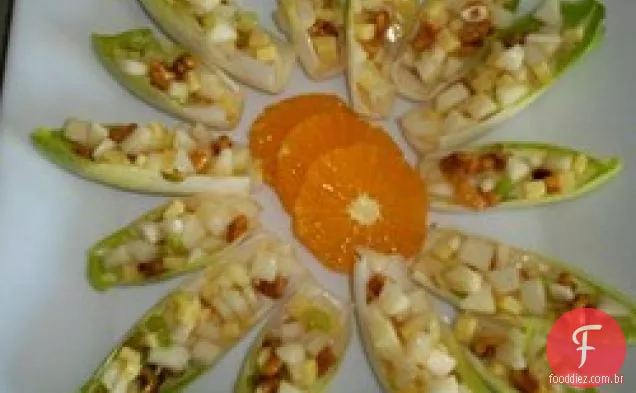 Salada De Pêra Endive Morde Com Vinagrete De Bordo