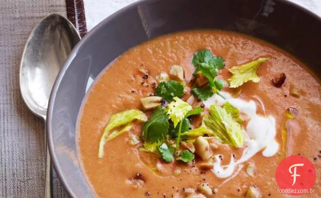 Sopa De Tomate E Amendoim