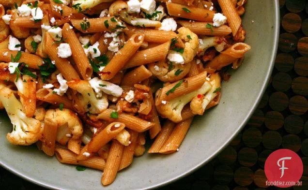 Macarrão Com Couve-Flor, Nozes E Queijo Feta