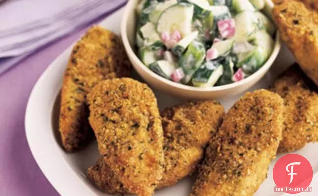 Frango falafel crocante com salada de iogurte