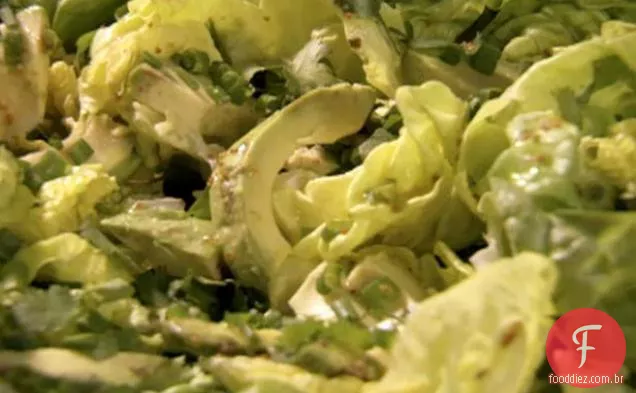 Salada de abacate com alface e molho de limão