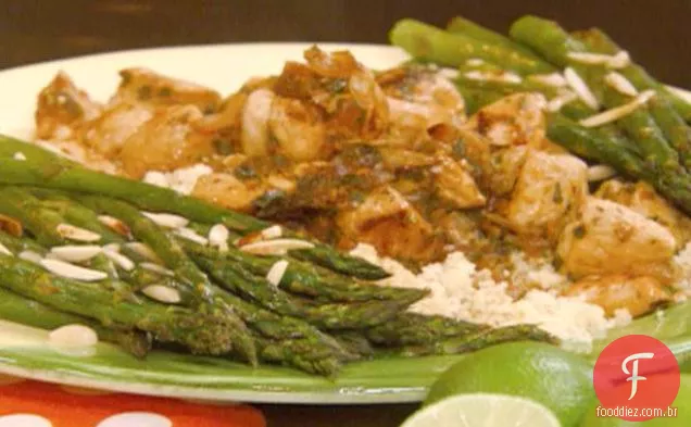 Frango Mojito e aspargos assados com amêndoas