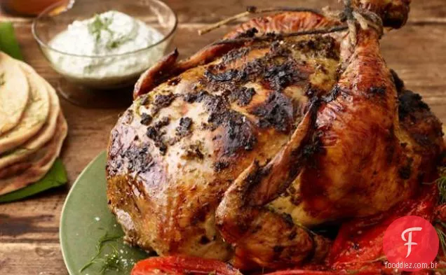 Frango assado com ervas com tomates derretidos